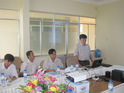 Ông Lê Văn Quang - Chủ nhiệm Dự án trình bày Báo cáo tại Hội nghị