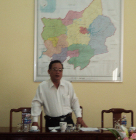 Đồng chí Nguyễn Huy Phong thống nhất ý kiến tại cuộc họp