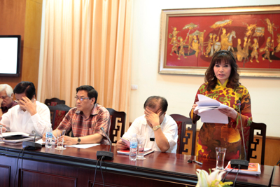 TS Đoàn Thị Kim Hồng báo cáo tại cuộc họp