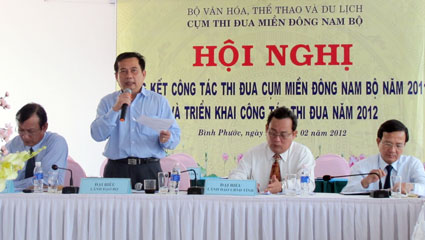 Vụ trưởng, Giám đốc Cơ quan đại diện Bộ Văn hóa - Thể thao và Du lịch tại Thành phố Hồ Chí Minh phát biểu chỉ đạo hội nghị