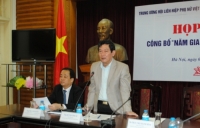 Thứ trưởng Huỳnh Vĩnh Ái (đứng) phát biểu tại Họp báo