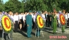 Cán bộ lãnh đạo và công nhân viên chức huỵện Chơn Thành viếng đài tưởng niệm anh hùng liệt sỹ huyện