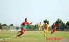 Các cầu thủ Bình Phước (áo sẫm) trong trận thắng Nam Định