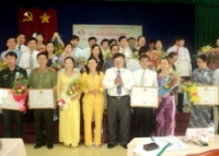 Hội nghị biểu dương gia đình CNVC-LĐ tiêu biểu tỉnh Bình Phước năm 2012