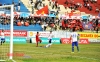 Mỗi trận đấu Ban huấn luyện CLB Bình Phước (áo đỏ) xác định là một trận “chung kết” của giải đối với đội bóng