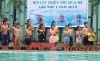 30 thiếu niên, nhi đồng thi bơi lội