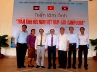 Thắm tình hữu nghị Việt Nam - Lào - Campuchia