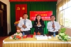 Bà Dương Thị Thanh Vị - Giám đốc Trung tâm Văn hóa tỉnh ký giao ước với các đồng chí đại diện cho Công đoàn, Chi đoàn tại Hội nghị Cán bộ viên chức năm 2015