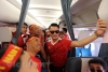 "Nhuộm đỏ" chuyến bay sang Indonesia vì tuyển Olympic Việt Nam